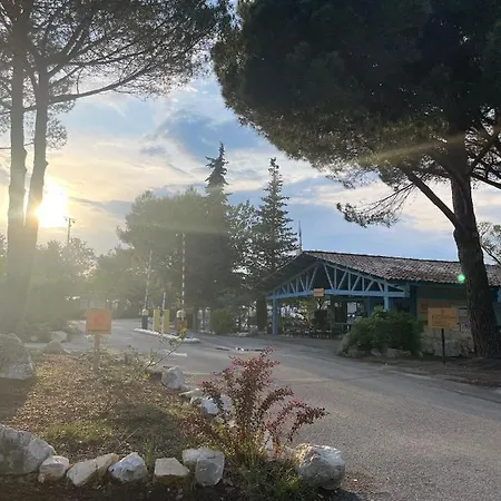 Campsite Mobil-home Au Pied Du Luberon