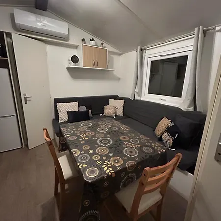 Mobil-home Au Pied Du Luberon Campsite *